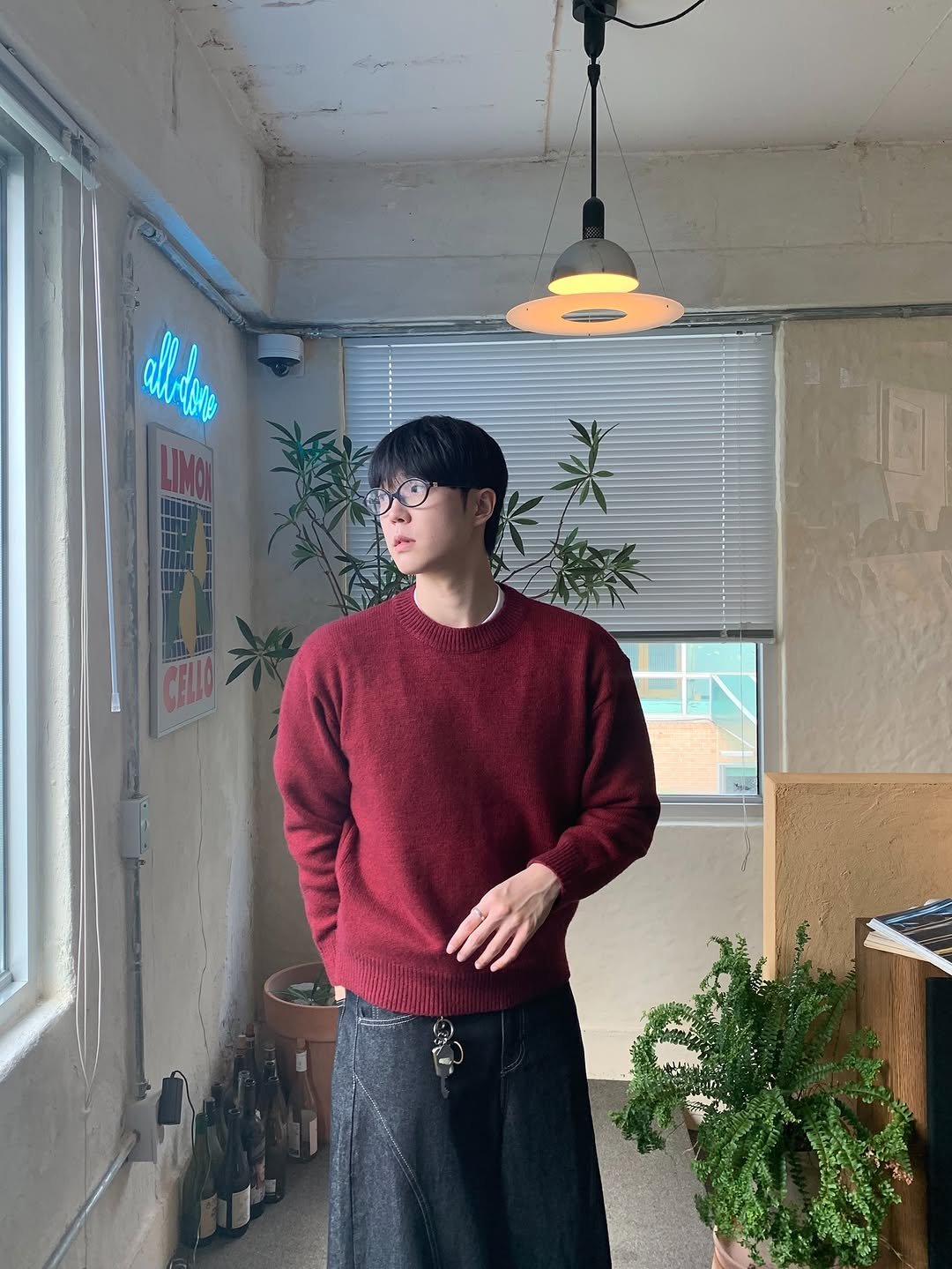 Photo by 도흐 | 남자쇼핑몰 | 체형보완 전문 | 커브드핏 on November 07, 2025. May be an image of sweater, knit, turtleneck, sweatpants and text.