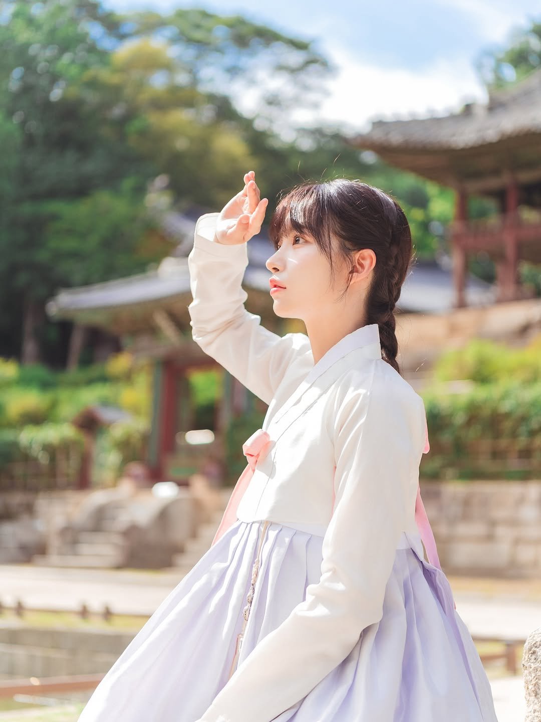 Photo by 김다솜 on October 02, 2025. May be an image of 1 person, dress, Gyeongbokgung Palace, outdoors and text.