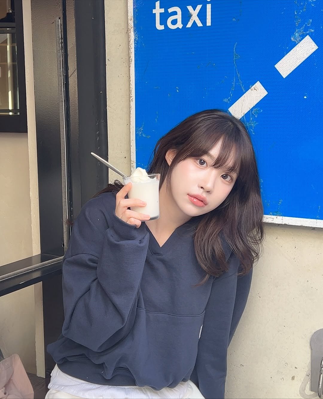 Photo by 김다솜 on September 21, 2025. May be an image of 1 person, hair, top and text that says 'taxi'.