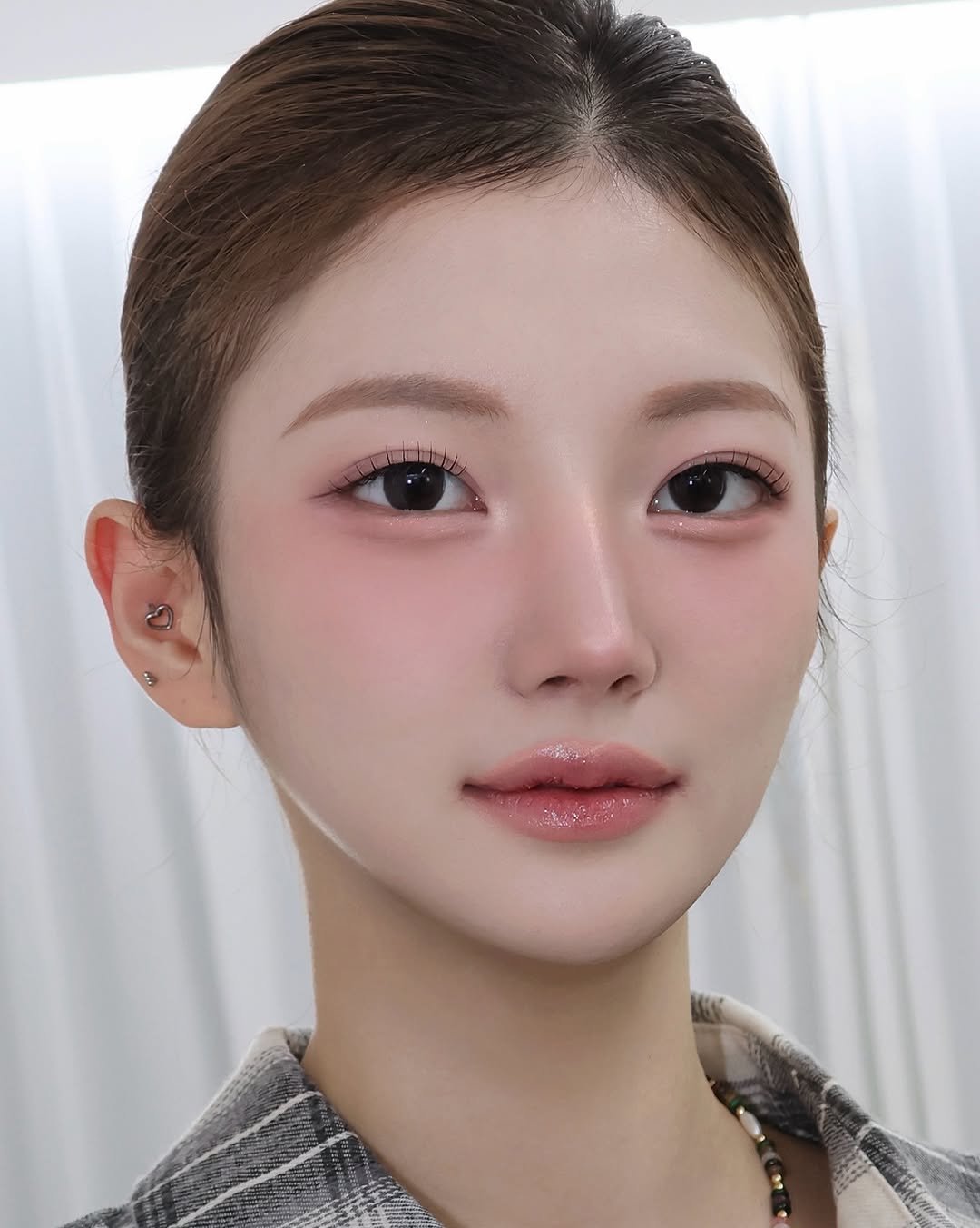 Photo by 닿아스튜디오 대표 수정 | 𝙳𝙰;𝚊𝚑 𝚜𝚝𝚞𝚍𝚒𝚘 on November 13, 2025. May be a closeup of one or more people, braids, makeup and text.