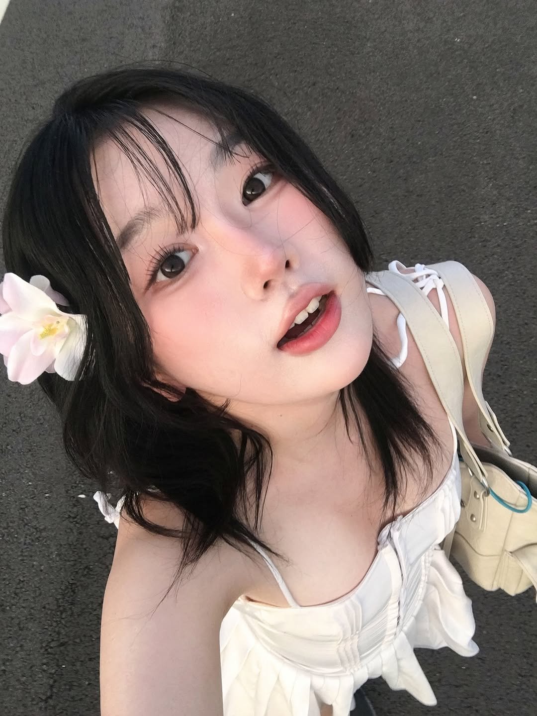 Photo shared by 정윤경 on July 31, 2025 tagging @da9an9_vlo9. May be an image of one or more people, hair, sundress, white lily and text.