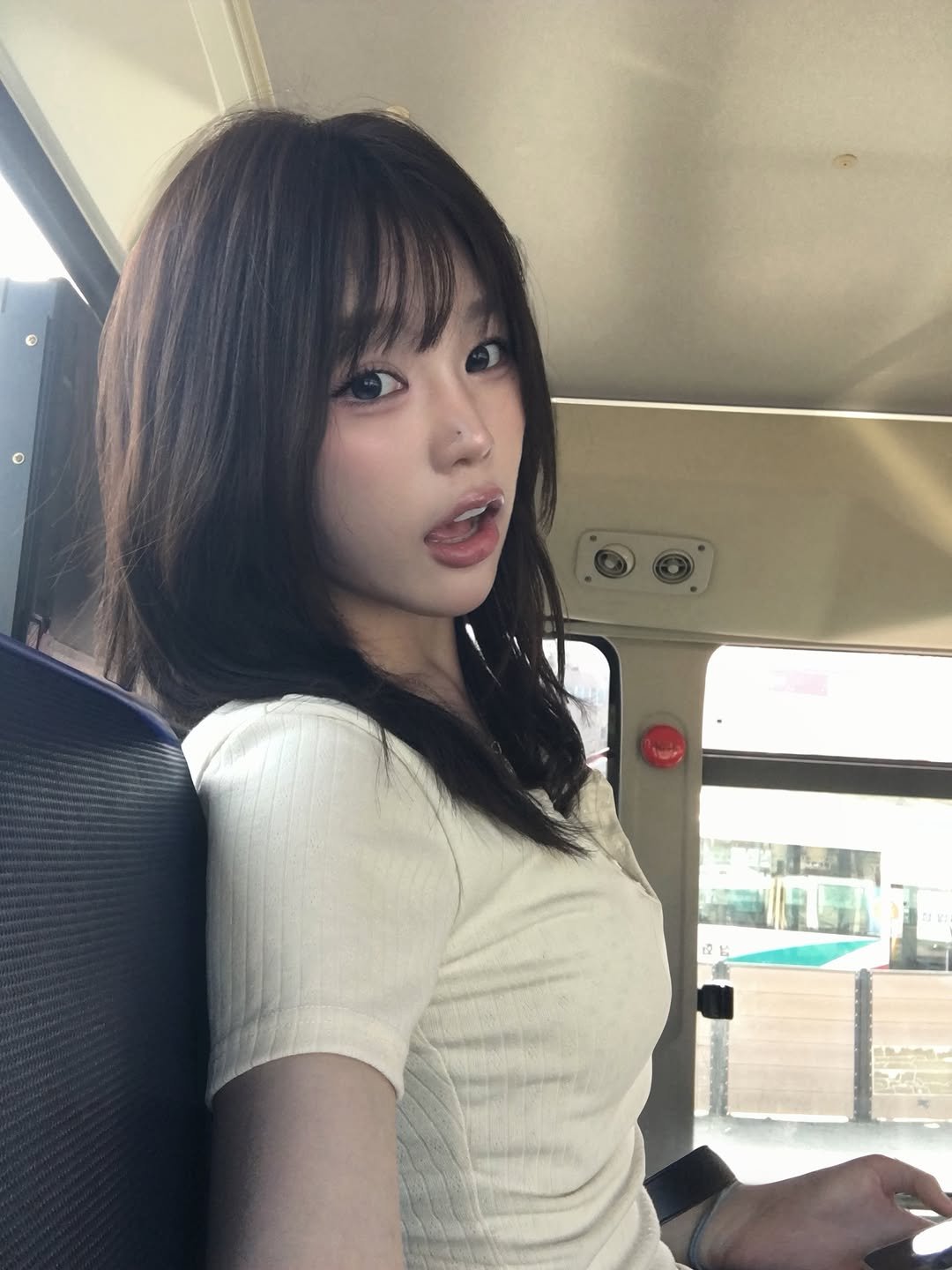 da9an9 게시물 이미지: 거제도에 디큐즈백화점도있고못된고양이도있고올리브영도있고서브웨이도있고엽떡도있다...