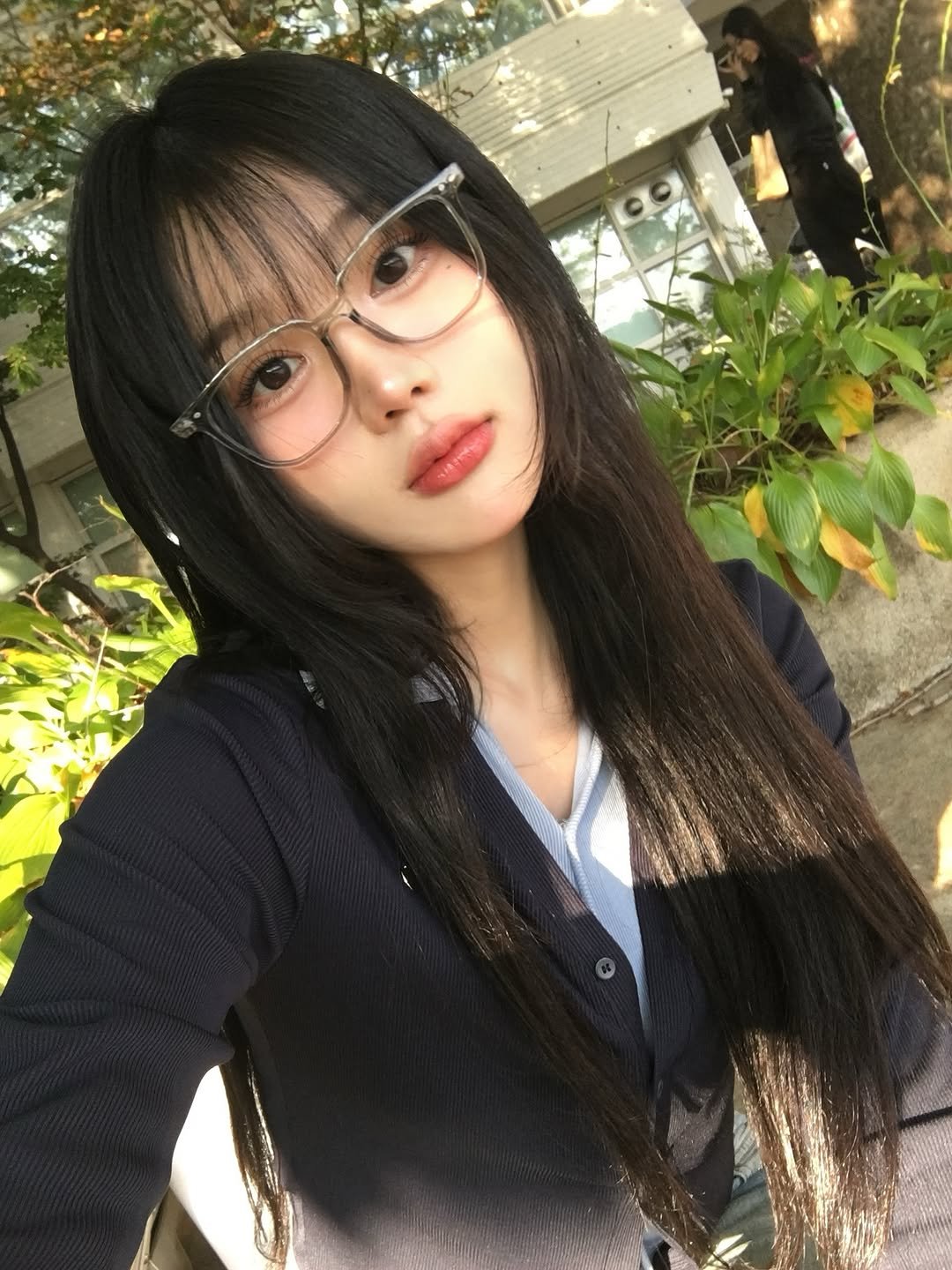 Photo shared by 정윤경 on October 24, 2025 tagging @da9an9_vlo9. May be a selfie of one or more people, hair, eyeglasses and text.