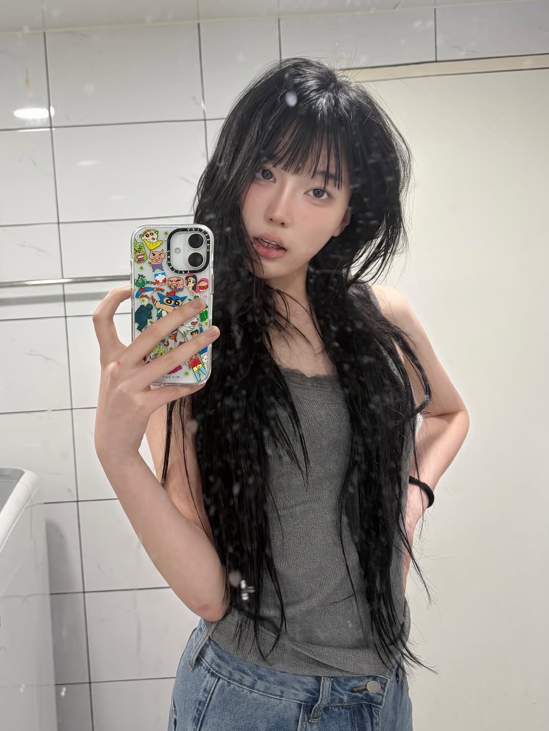 Photo shared by 정윤경 on February 19, 2026 tagging @da9an9_vlo9, and @equal_suyeon. May be a selfie of one or more people, bangs, long hair, phone, top and text.