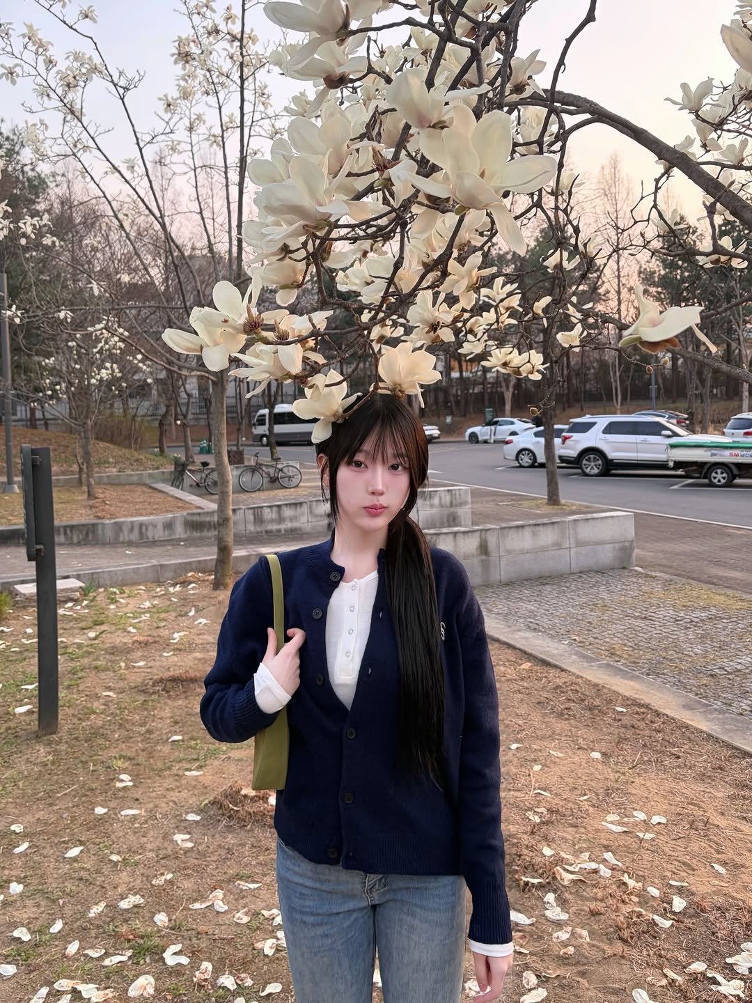 Photo by 정윤경 on April 03, 2026. May be an image of duffle coat, parka, outdoors and text.