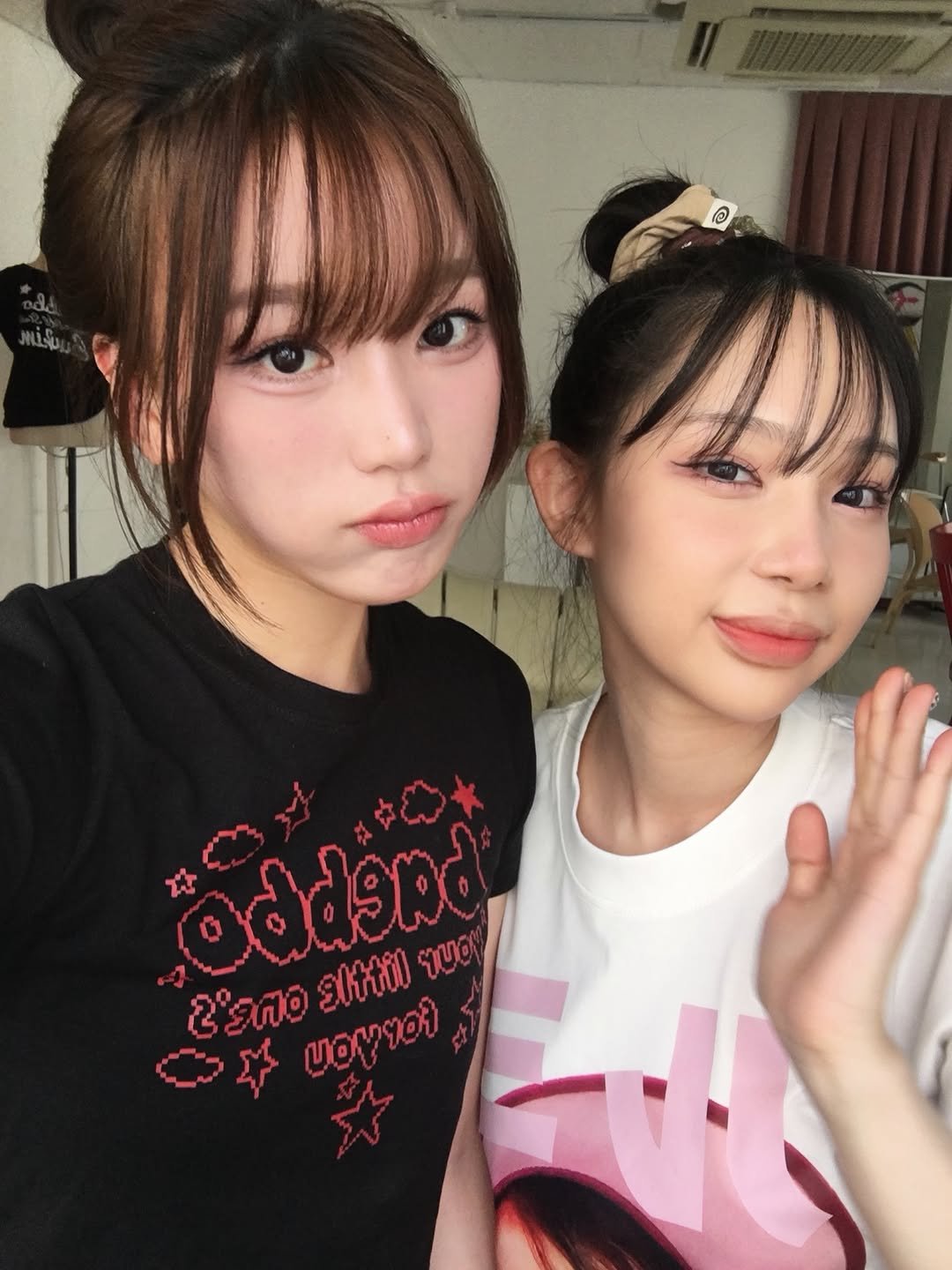 da9an9_vlo9 게시물 이미지: 우리 닮앗죠 

드디어 내일 더현대에서 우리의 첫 옷이 발매됩니둥
(윤경 : 금,일...