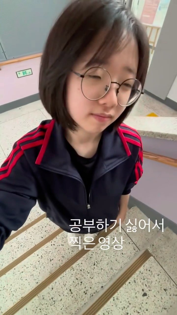 da_h_123 게시물 이미지: 제 얼굴은 그냥 제발 무시해주세요. 

2년전 고딩때에욤ㅎ
#셀린디온...