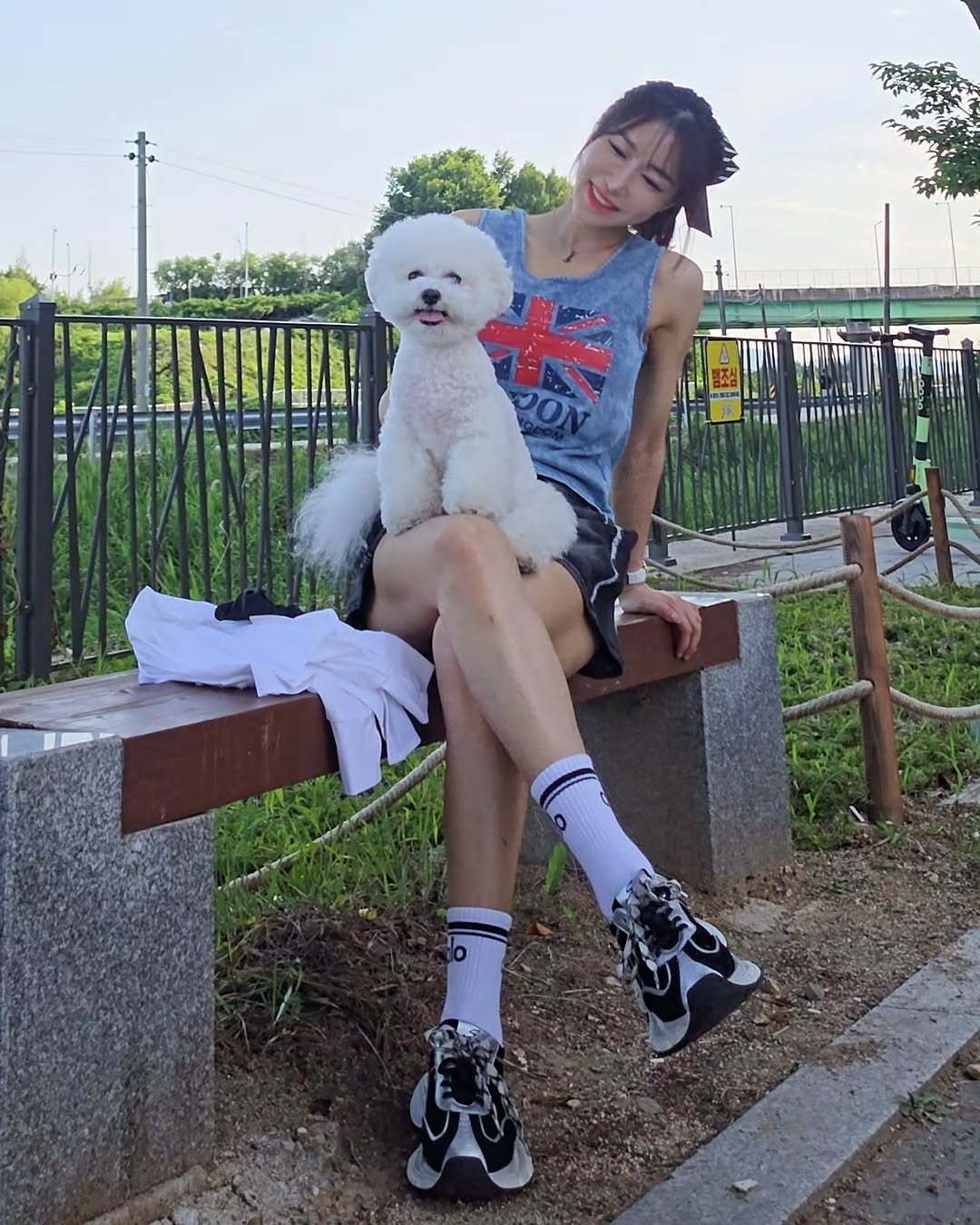dabacar_010_5047_9341 게시물 이미지: #비숑 #비숑프리제 #애견맘 

이건 진짜 못참겠어~~

너만보면 계속계속 끌어안고...