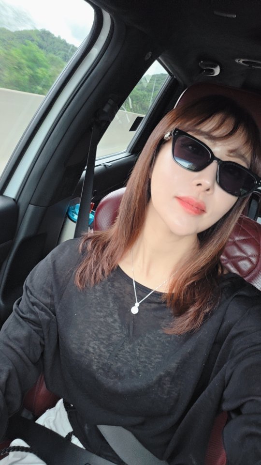 dabacar_010_5047_9341 게시물 이미지: #구미 #구미이가자 

계획없이 급발진으로 뭐에홀린듯 
한뼘반정도 머리를 자르고...