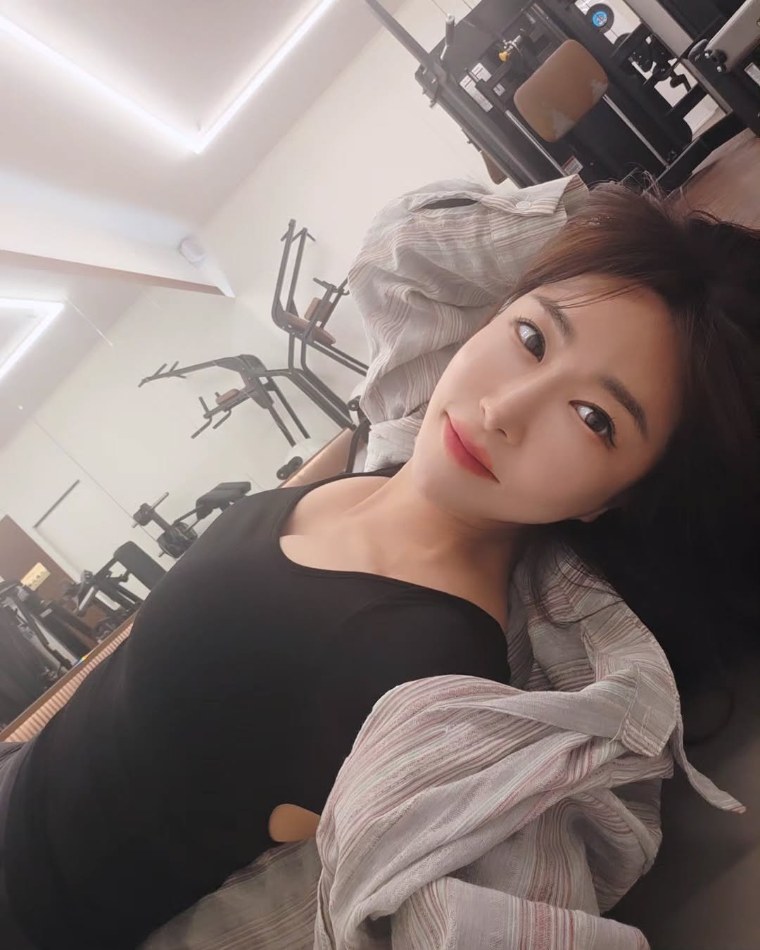 dabacar_010_5047_9341 게시물 이미지: #하루마감 #필테 

집에오자마자 어떤것도 생각할 겨를없이 주섬주섬 
운동복부터...