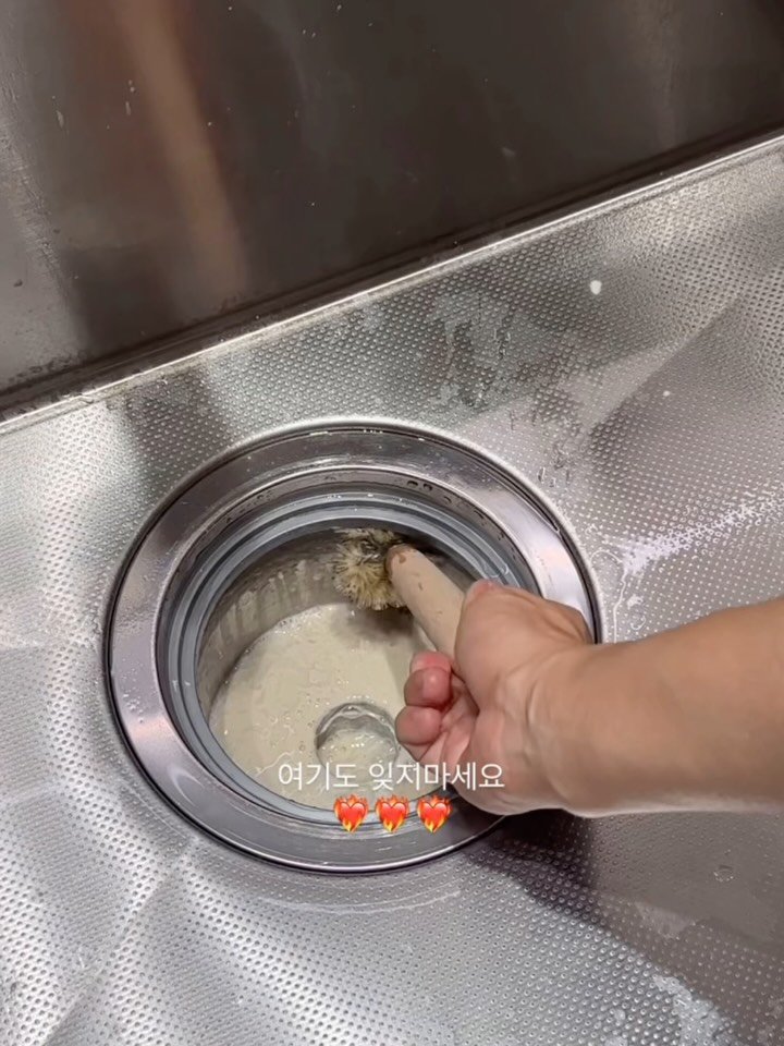 dada_salrim 게시물 이미지: 아니 이렇게 환경에 진심일 수 있나.. 
왜 락스 성분 들어간 욕실세제 
뜨거운...