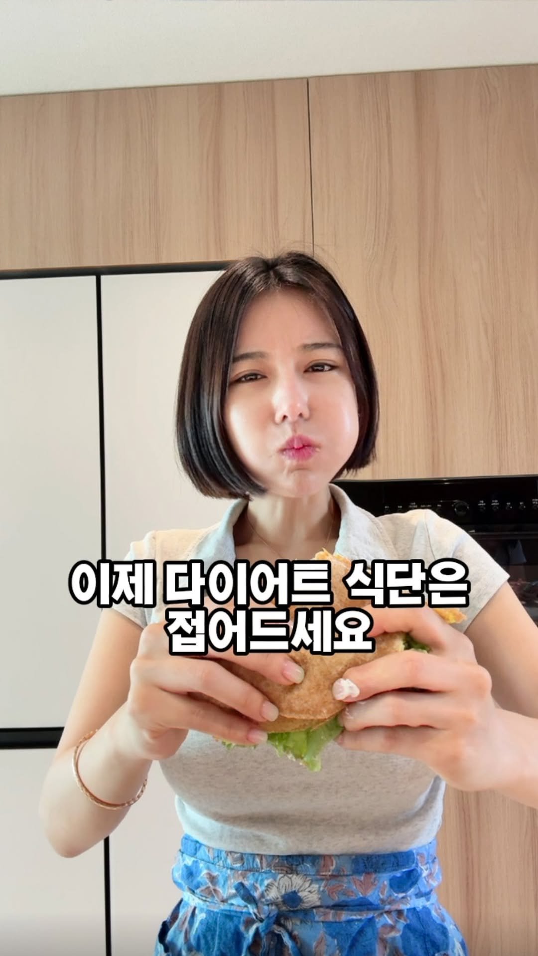 dada_sora_ 게시물 이미지: 여러분 그거 아세요?
맛있는 건 함께 먹어야 10배가 됩니다😉
샐러드따로...