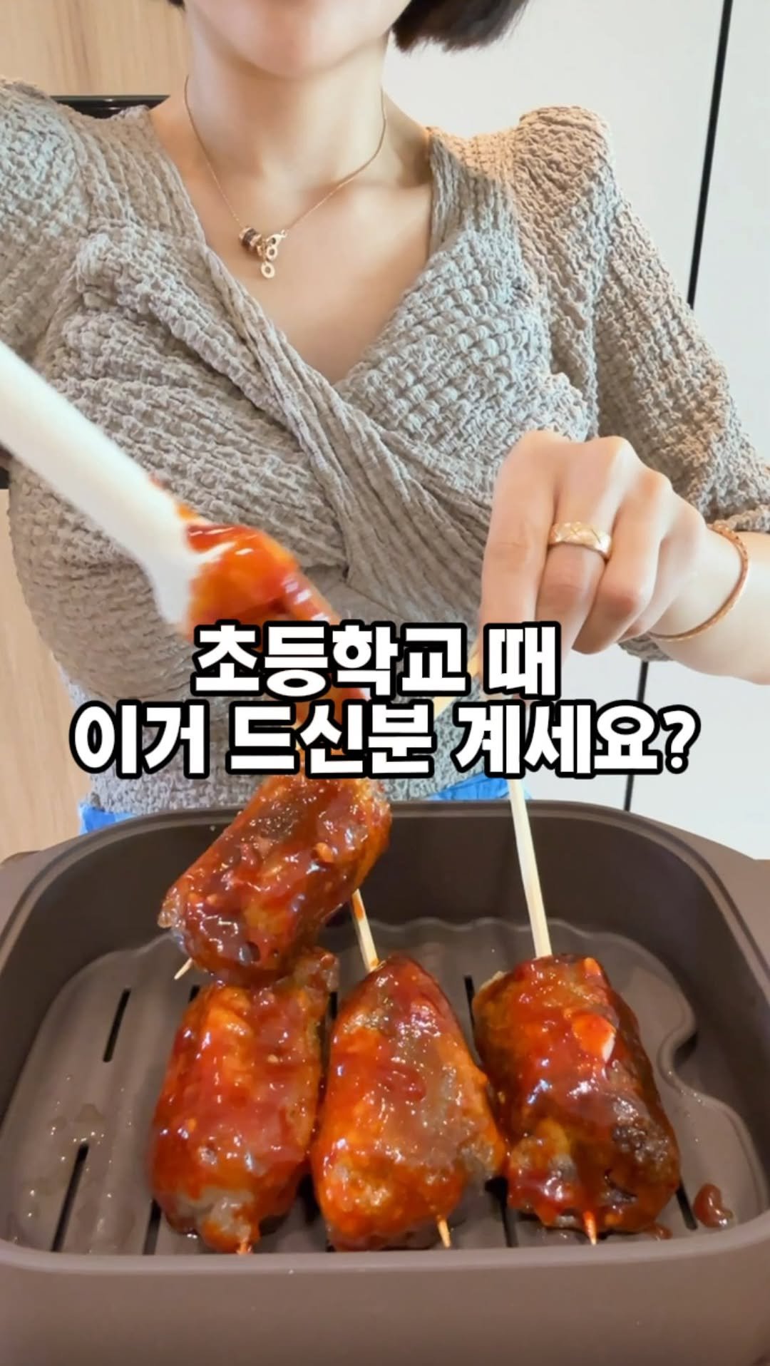 dada_sora_ 게시물 이미지: 여러분 혹시 이거 알아요?
모여라 8090🤣
제가 사는 갱상도에는 순대튀김이...