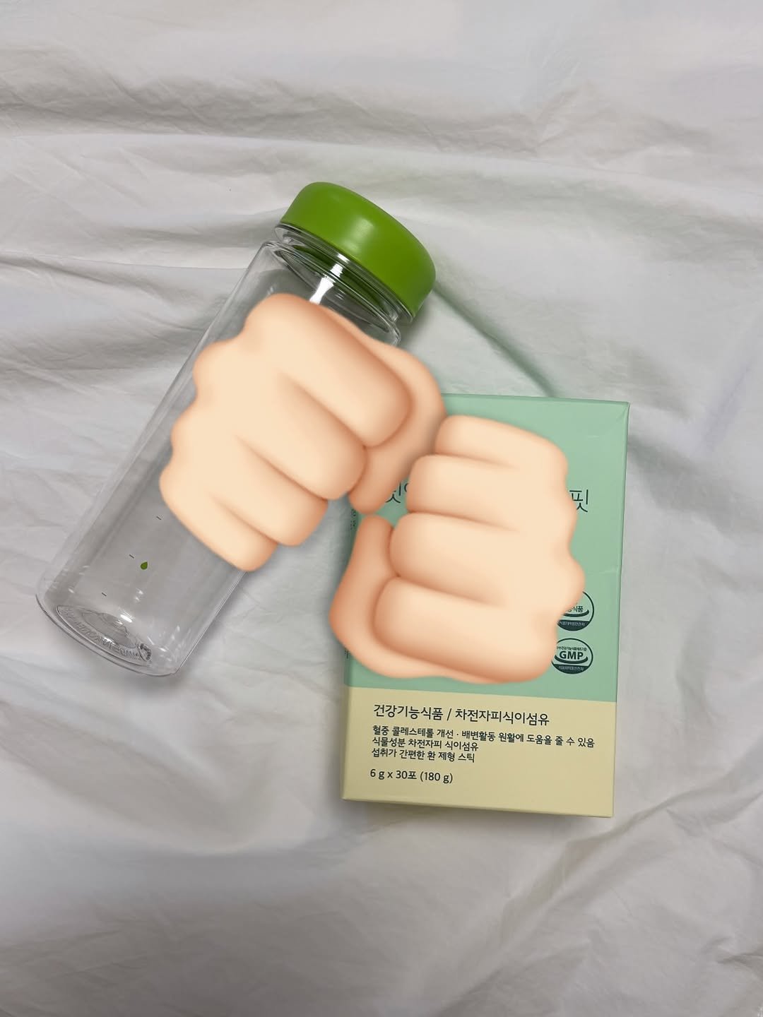 Photo by 다이어트 다해봤다 다다소라 | 강소라 on September 27, 2025. May be an image of water bottle, bottle, flask, beaker, cocktail shaker, hand cream, carafe and text.