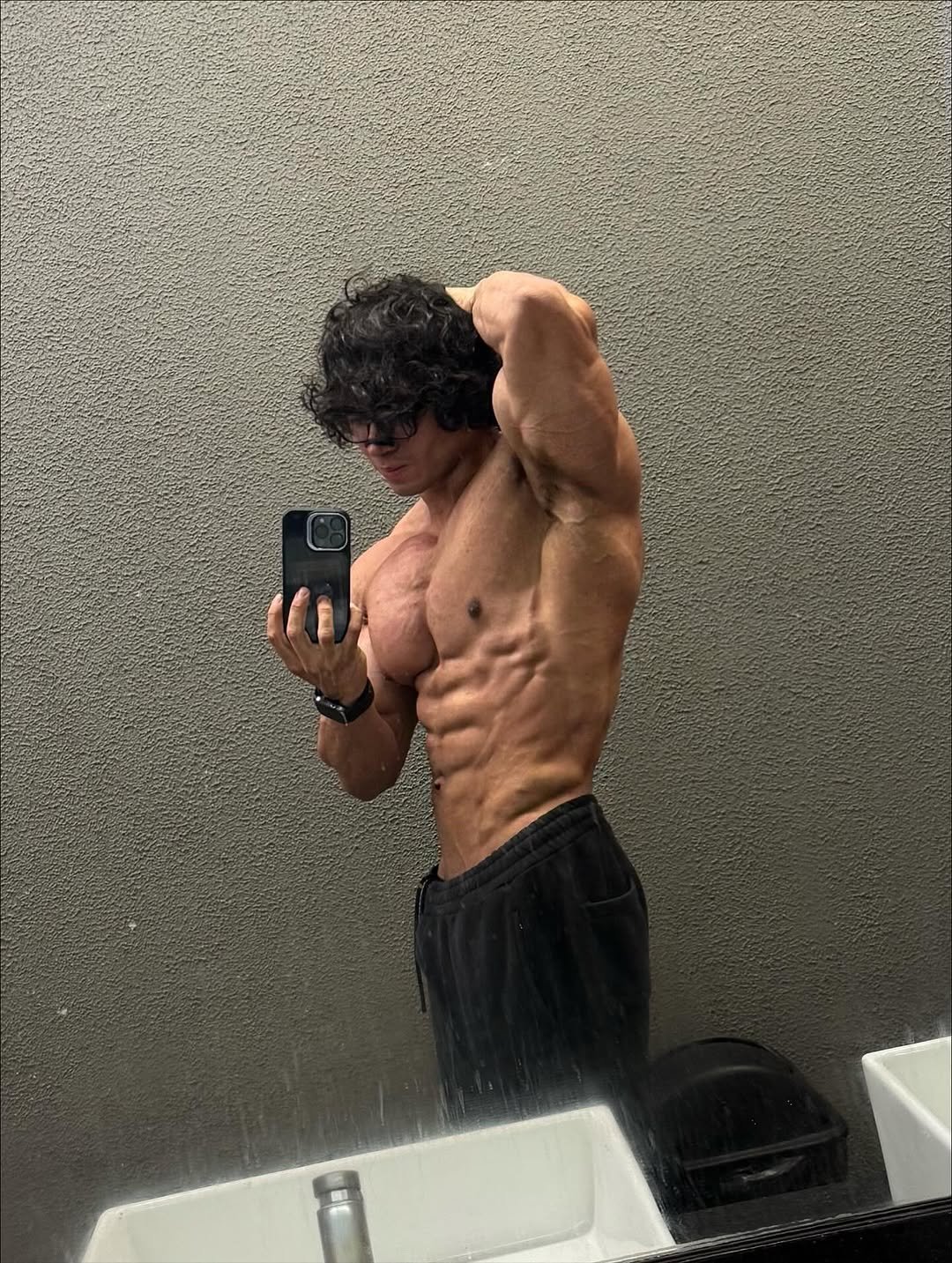 Photo by Daddy Aioli on November 05, 2025. May be a selfie of one or more people, biceps, people bodybuilding and text.