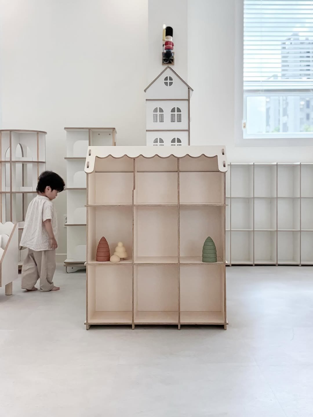 Photo by 홍다애 on August 16, 2025. May be an image of 1 person, child, dollhouse, shelf and text.