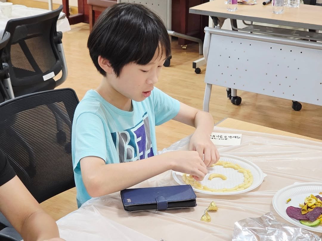 Photo by 대덕문화원(대전 대덕구 대전로 1348) on August 27, 2025. May be an image of 1 person, studying, lego and text.