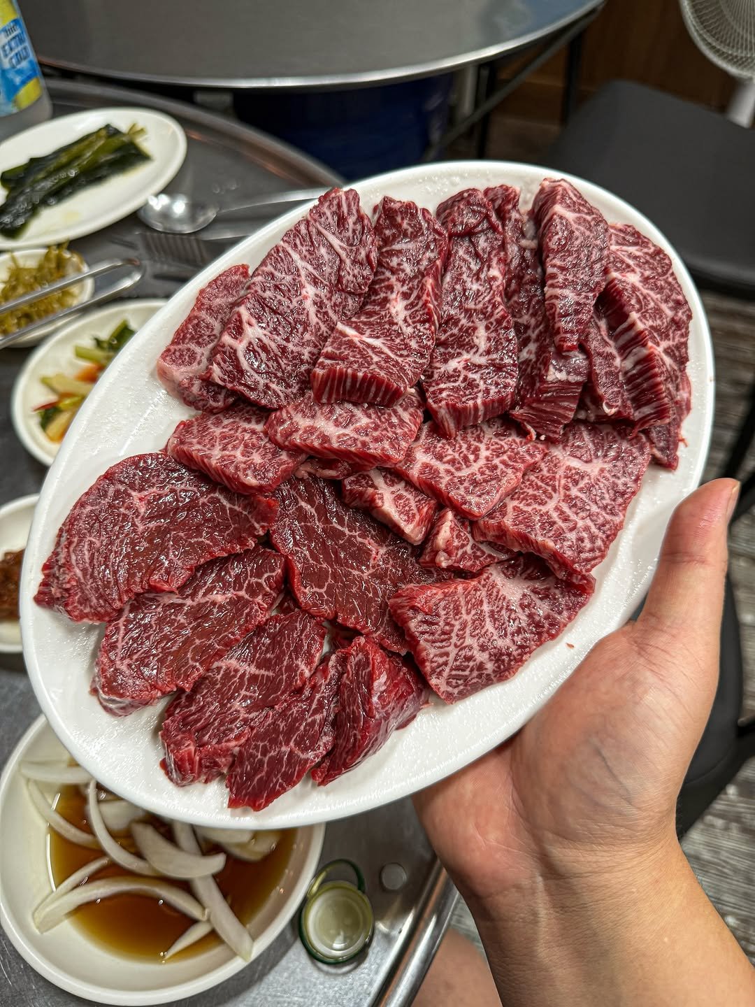 Photo by 대구형제 대구맛집 on December 21, 2025. May be an image of steak, beef and text.