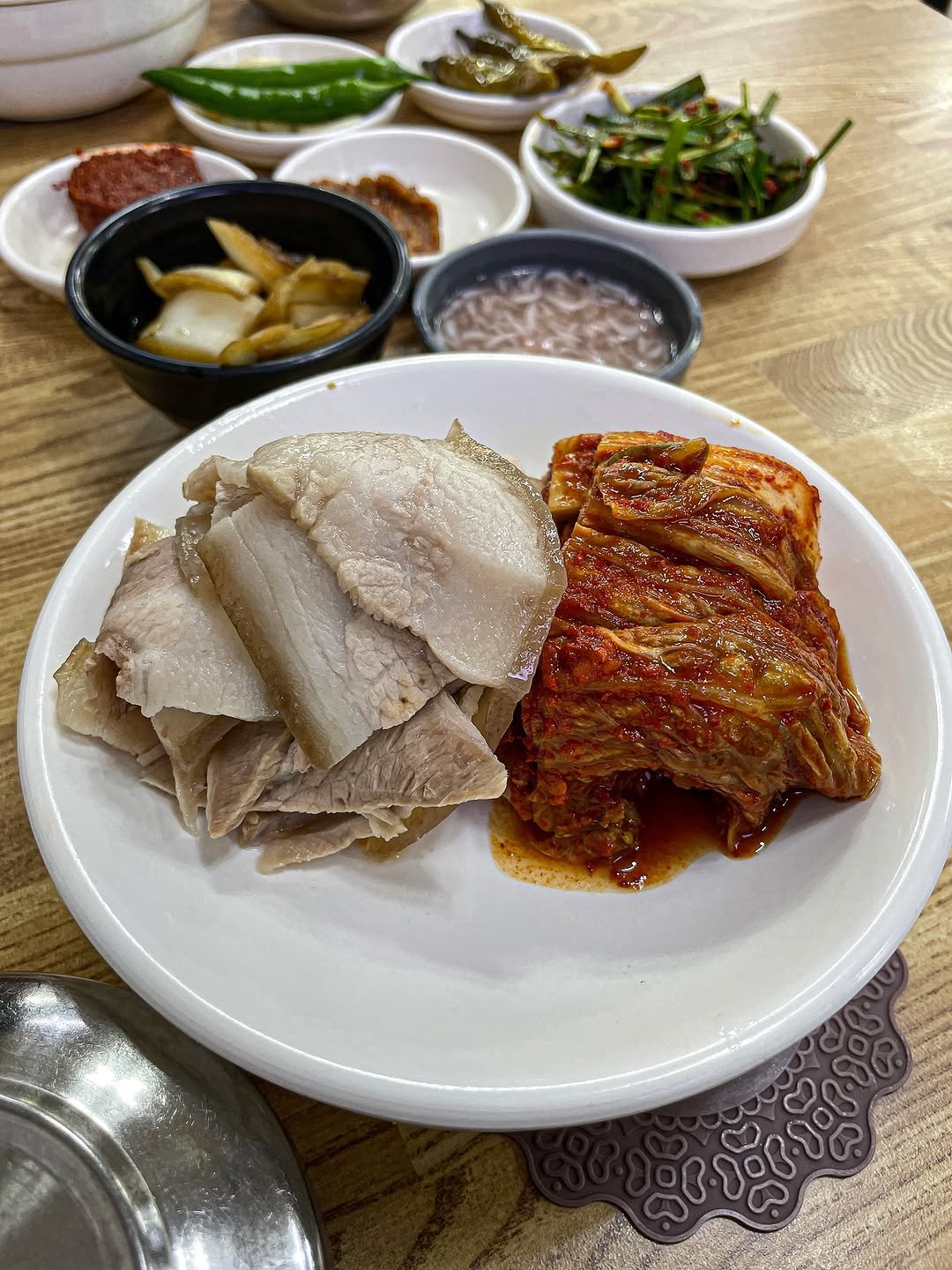 Photo by 대구형제 대구맛집 on September 26, 2025. May be an image of pork and text.