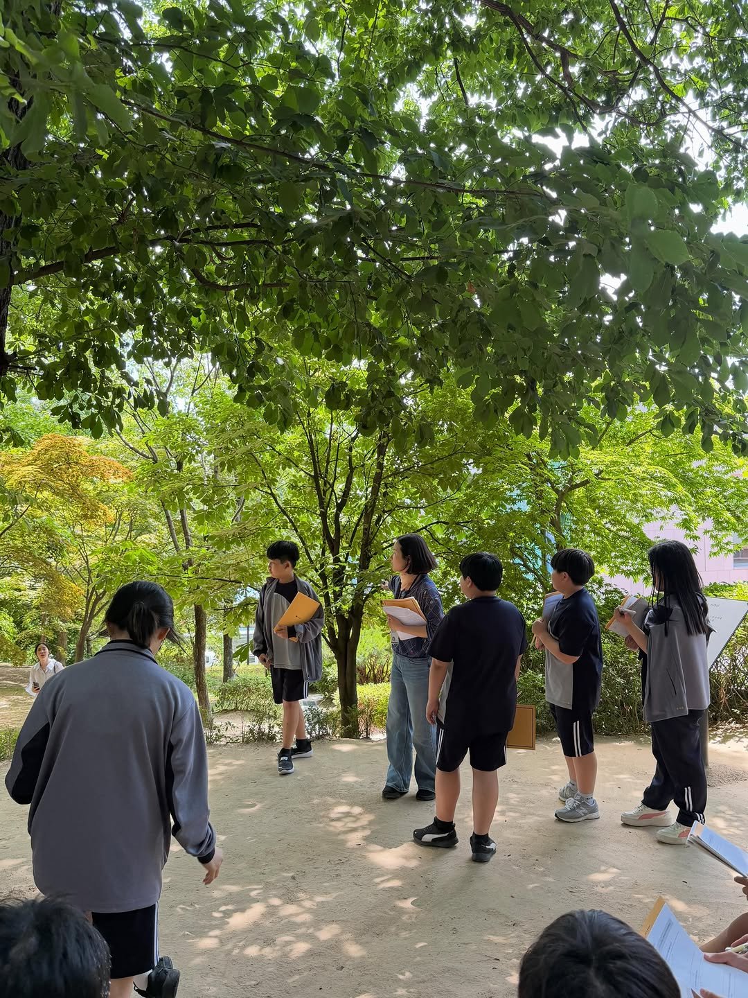 daejeonlc 게시물 이미지: 📚 오늘 대전문학관에는 특별한 손님들이 찾아왔습니다.

동대전중학교 학생 30여...