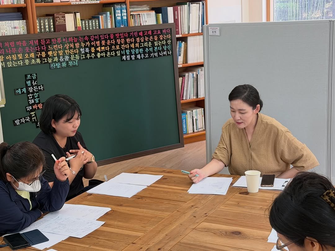 daejeonlc 게시물 이미지: ✍️ 무더운 여름에도 문학을 향한 열정은 계속됩니다.

상주작가 손미 시인과...