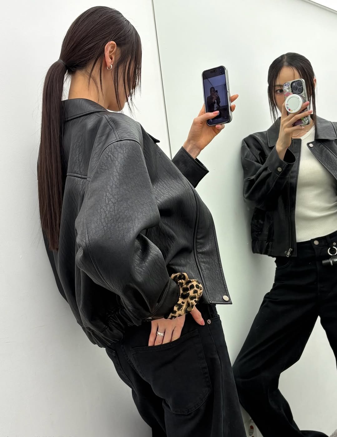 Photo by 이다희 on March 05, 2026. May be an image of one or more people, braids, jacket, coat and text.