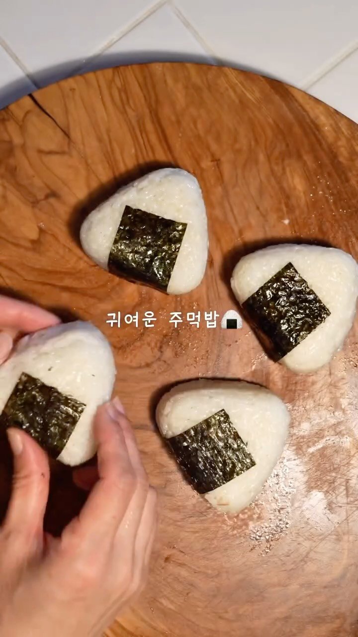 daily.choi 게시물 이미지: 목요일은 중딩이 친구 손님이 오는 날.
중딩이 학교 끝나고 학원 가기 전 짧은 시간...