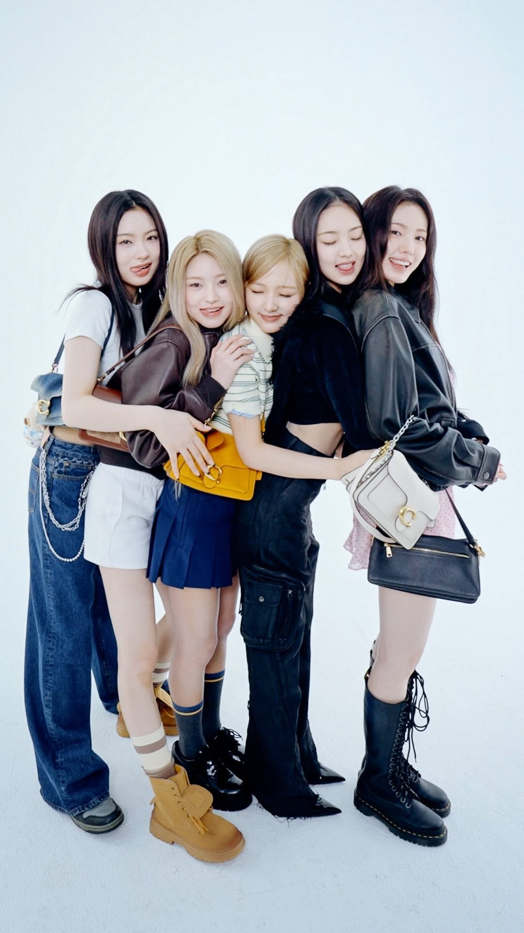 dailyfashion_news 게시물 이미지: #AD 서로 다른 다섯 가지 매력이 모여 완성된 KiiiKiii 만의 시너지...