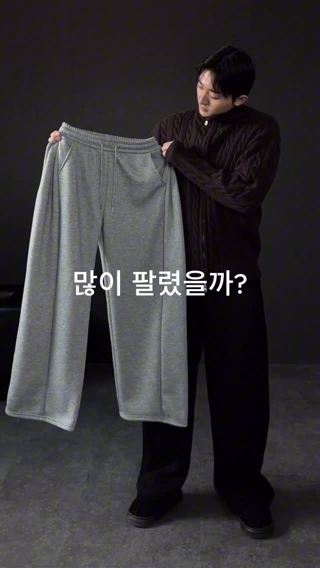 dailyfino_ 게시물 이미지: 새해에도 이 트레이닝 하나로 쭉- 
1+1으로 커플룩으로 강력추천드려요❤️

새해...