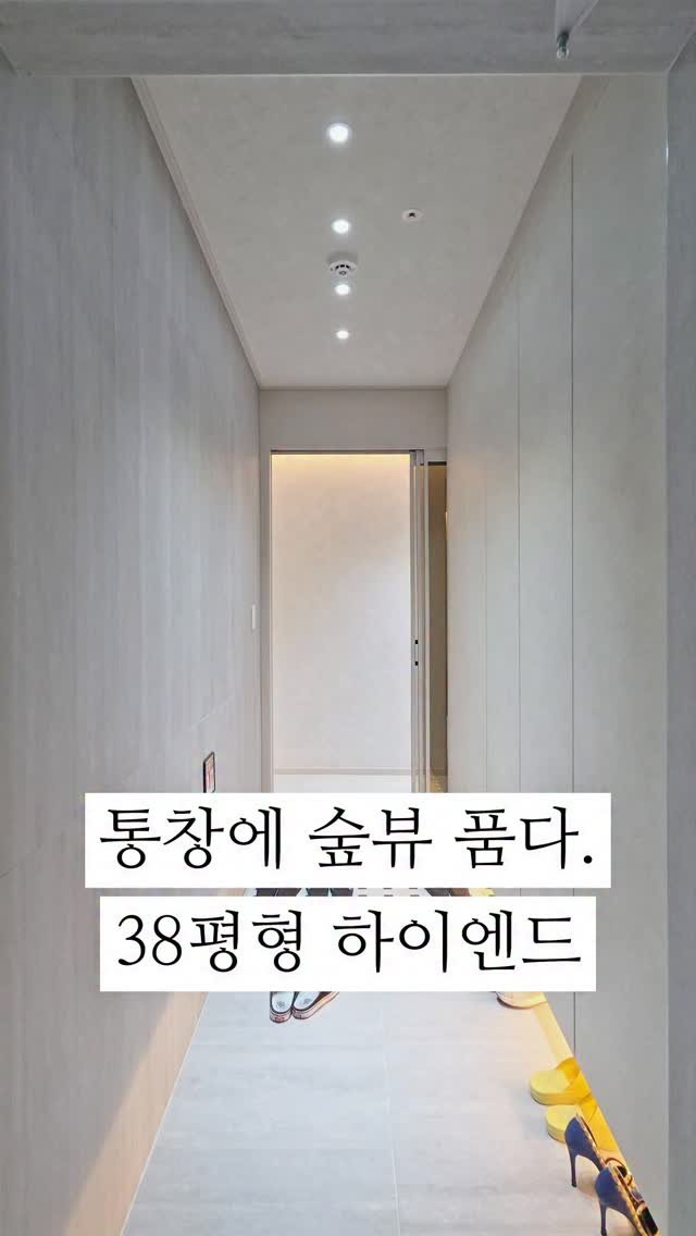 dailyhouse_cp 게시물 이미지: 숲뷰 미쳤다…🌳✨
거실 양창으로 초록 감성 제대로 담은
파주 운정 하이엔드 고급주택...