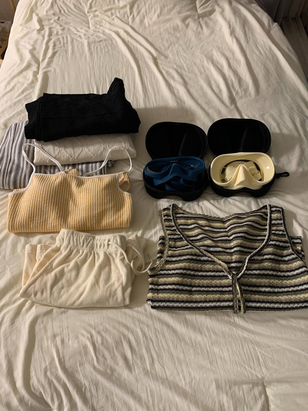 Photo by 고미 데일리룩 on September 12, 2025. May be an image of glasses and face mask.