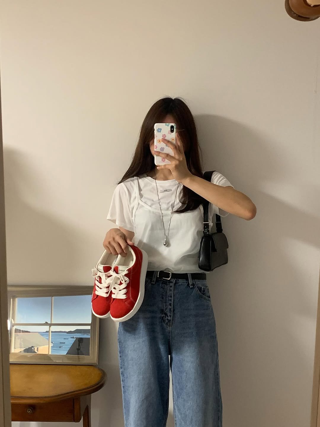 Photo by 고미 데일리룩 on August 11, 2025.