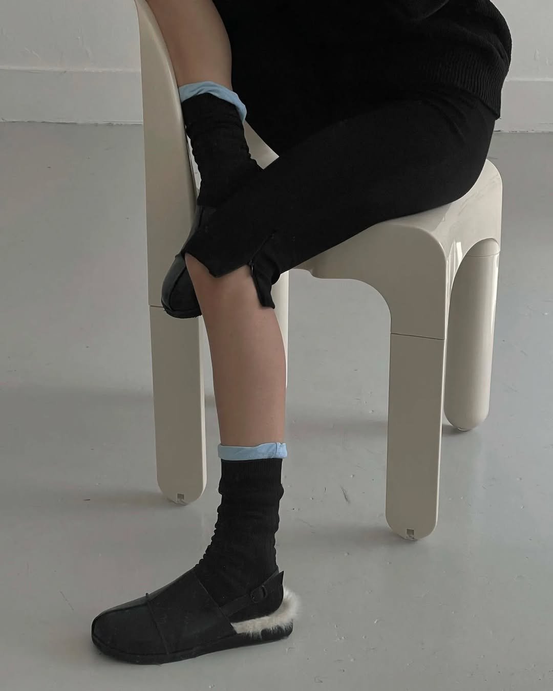Photo shared by 패션 데일리룩.BOOK on March 16, 2022 tagging @otr.store.