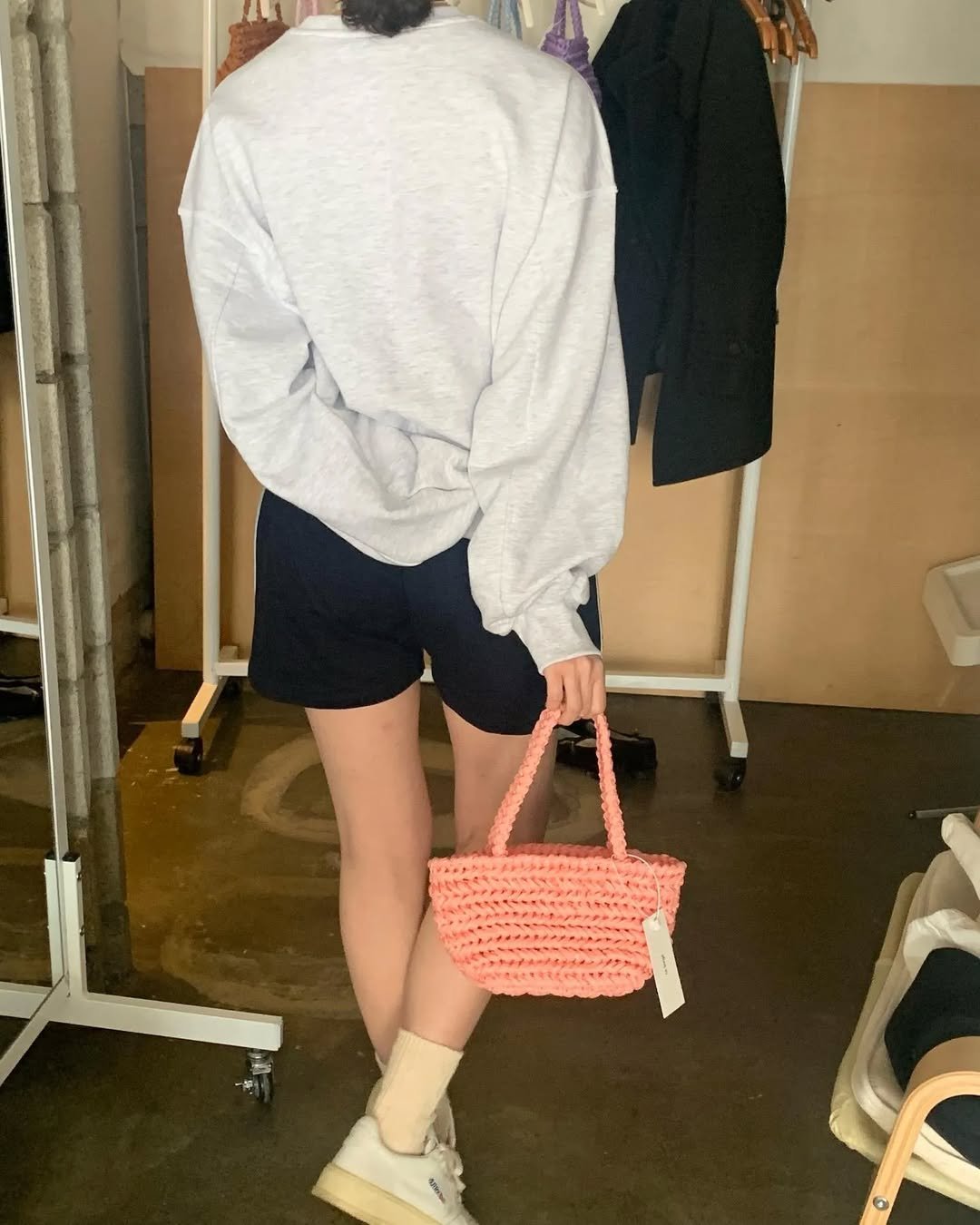 Photo shared by 패션 데일리룩.BOOK on April 23, 2022 tagging @lebungd_.