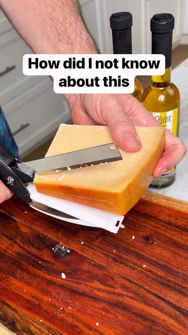 dailyoriginalvids 게시물 이미지: Easy way to perfectly cut cheese 🧀 #cheese ...