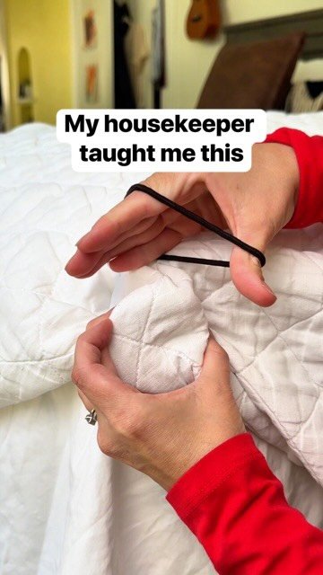 dailyoriginalvids 게시물 이미지: Simple way to create beautiful bedding corners...