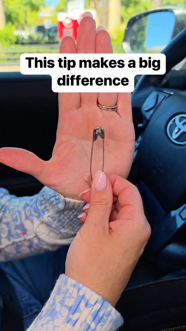 dailyoriginalvids 게시물 이미지: Now I use a simple hair tie to help keep my...
