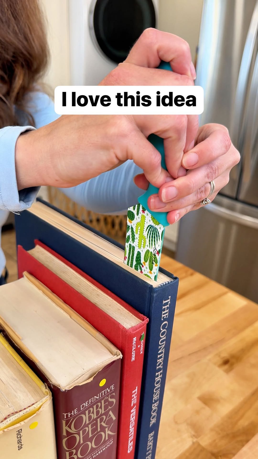 dailyoriginalvids 게시물 이미지: I transform books I no longer read into a...