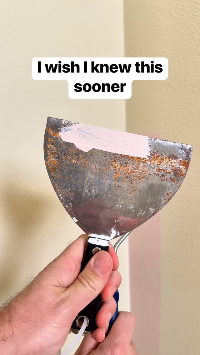 dailyoriginalvids 게시물 이미지: Use a putty tool for perfectly painted room...