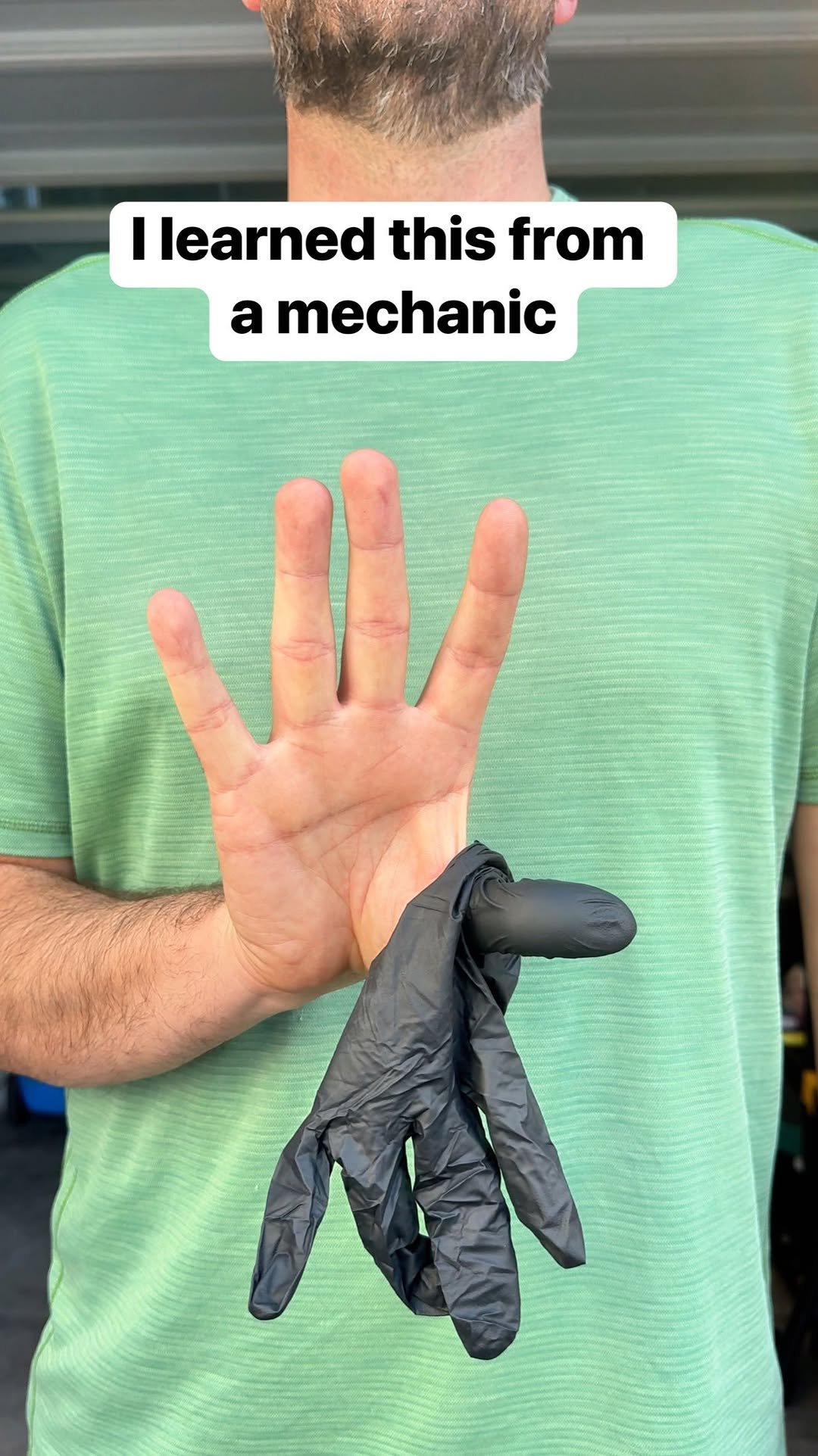 dailyoriginalvids 게시물 이미지: Simple way to put on work gloves #auto...