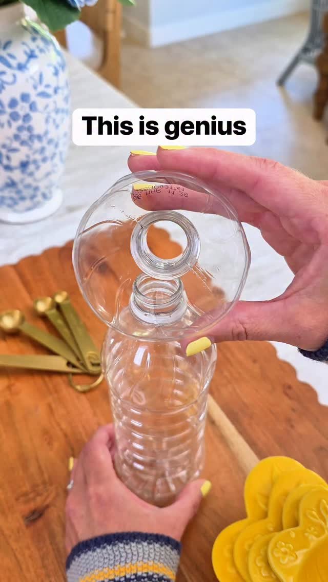 dailyoriginalvids 게시물 이미지: I reuse plastic water bottles to easily mix...