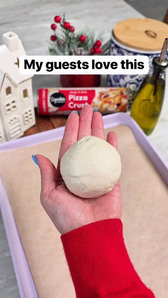 dailyoriginalvids 게시물 이미지: Easy and delicious pull apart mozzarella...