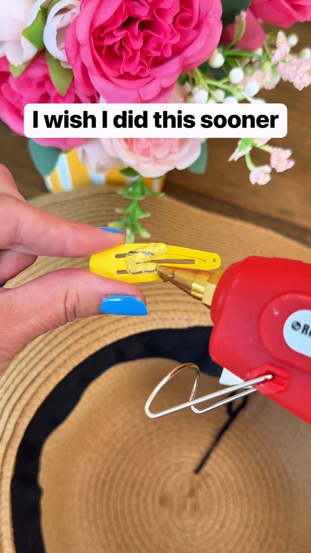 dailyoriginalvids 게시물 이미지: Now I add hair clips to my floppy hats to help...