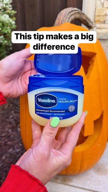 dailyoriginalvids 게시물 이미지: I spread vaseline on my jack-o’-lanterns to...