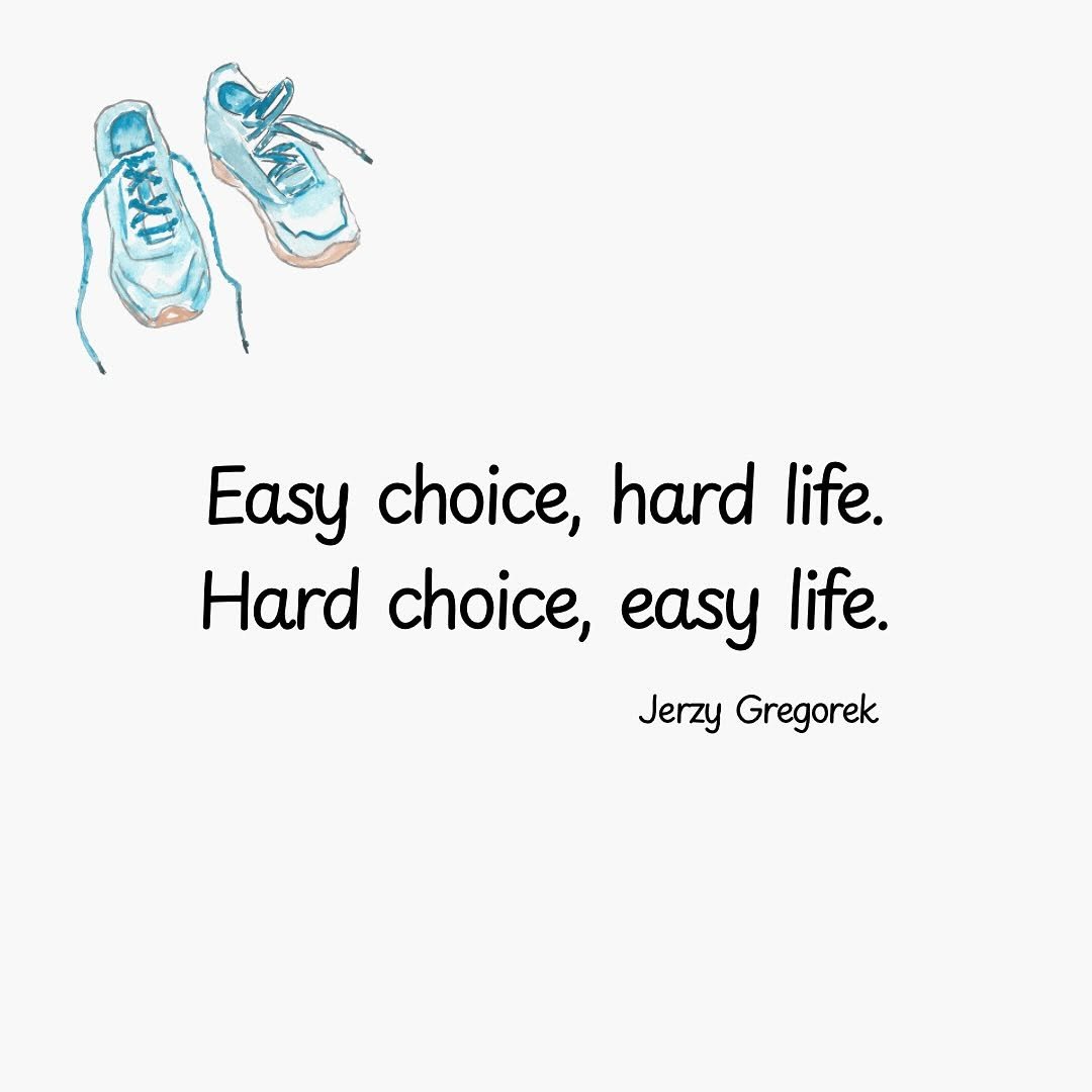 Photo by 일간소울영어 on July 31, 2025. May be an image of poster, sports equipment, sneakers and text that says 'ಶ್ರೀ Easy choice, hard life. Hard choice, easy life. Jerzy Gregorek'.