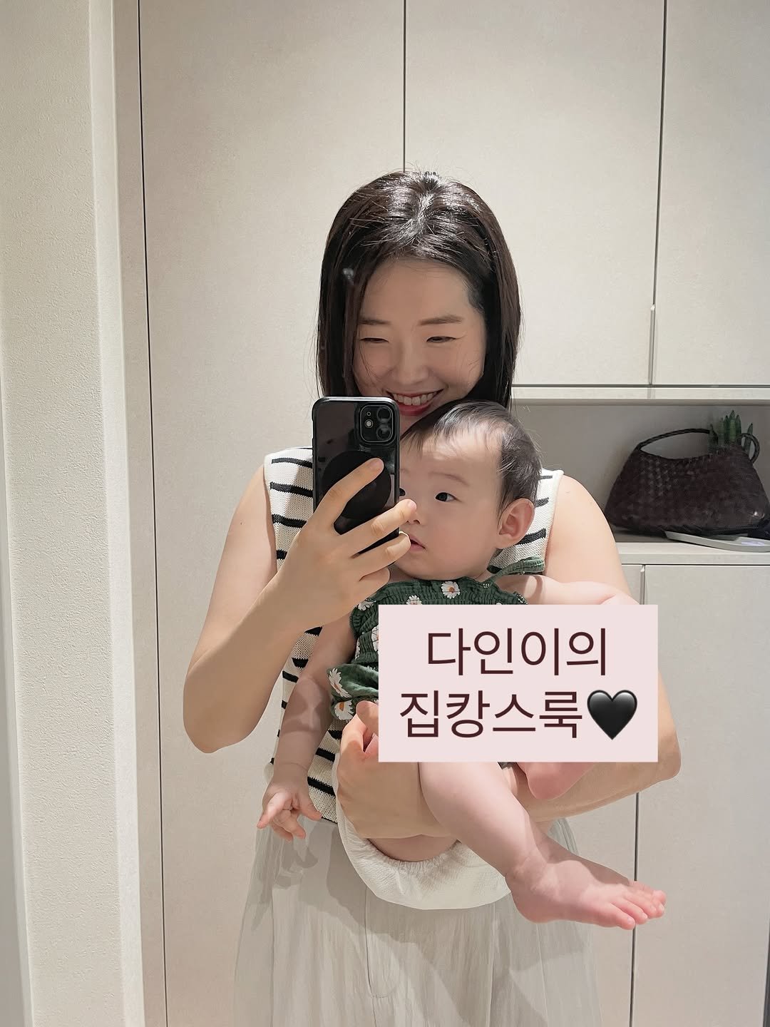 Photo by 다인맘 • 육아정보 • 꿀팁 on August 05, 2025. May be an image of 1 person, diaper and text that says '다인이의 집캉스룩'.