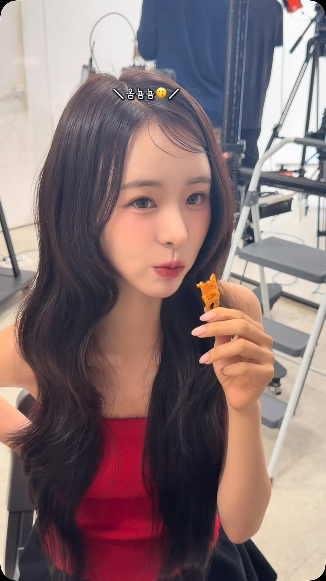 dakyo_makeup 게시물 이미지: 먹을때도 귀엽자나..✨

#옴뇸뇸#솔로지옥5#박희선#헤어메이크업#다교