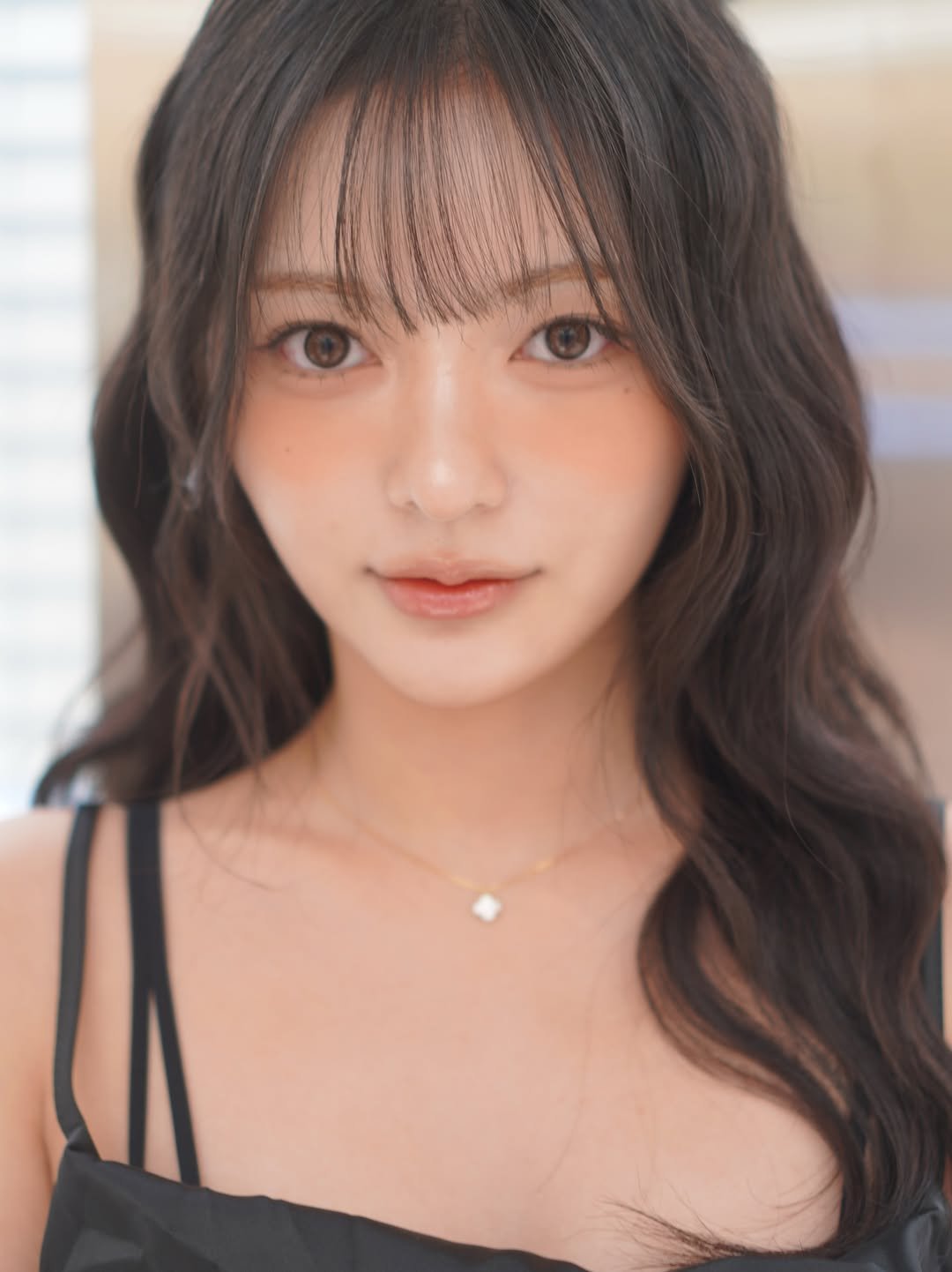 Photo shared by 강남메이크업 압구정메이크업 청담메이크업 메이크업레슨 𝗗𝗔𝗞𝗬𝗢 청담점, 청담본점 대표원장 on November 27, 2025 tagging @dakyo_hwai, and @dakyo__official. May be a closeup of one or more people, makeup, hair and text.