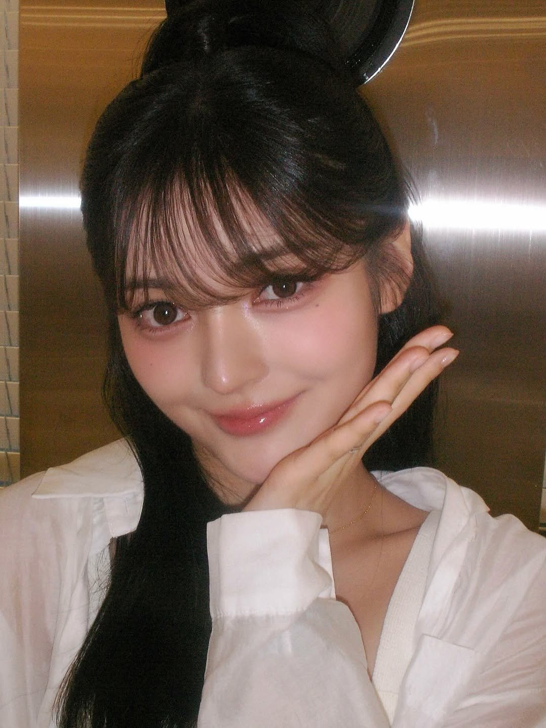 Photo shared by 강남메이크업 압구정메이크업 청담메이크업 메이크업레슨 𝗗𝗔𝗞𝗬𝗢 청담점, 청담본점 대표원장 on August 14, 2025 tagging @dakyo__official, and @dakyo_soi. May be an image of 1 person, hair and text.