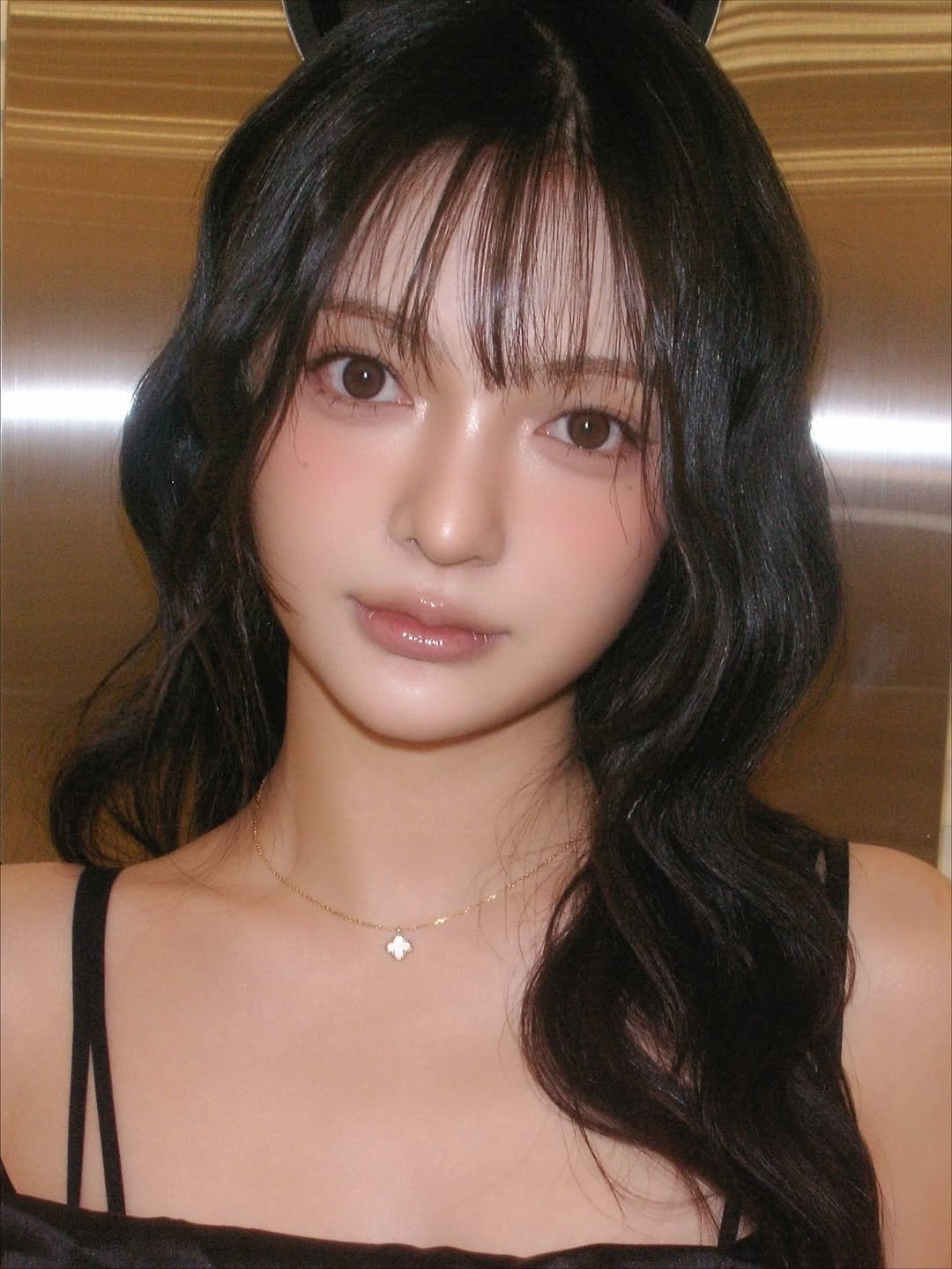 Photo shared by 강남메이크업 압구정메이크업 청담메이크업 메이크업레슨 𝗗𝗔𝗞𝗬𝗢 청담점, 청담본점 대표원장 on November 26, 2025 tagging @kimchoyeon.official, and @dakyo__official. May be an image of one or more people, hair and text.